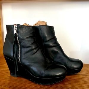 Aldo Black leather zip platform booties
